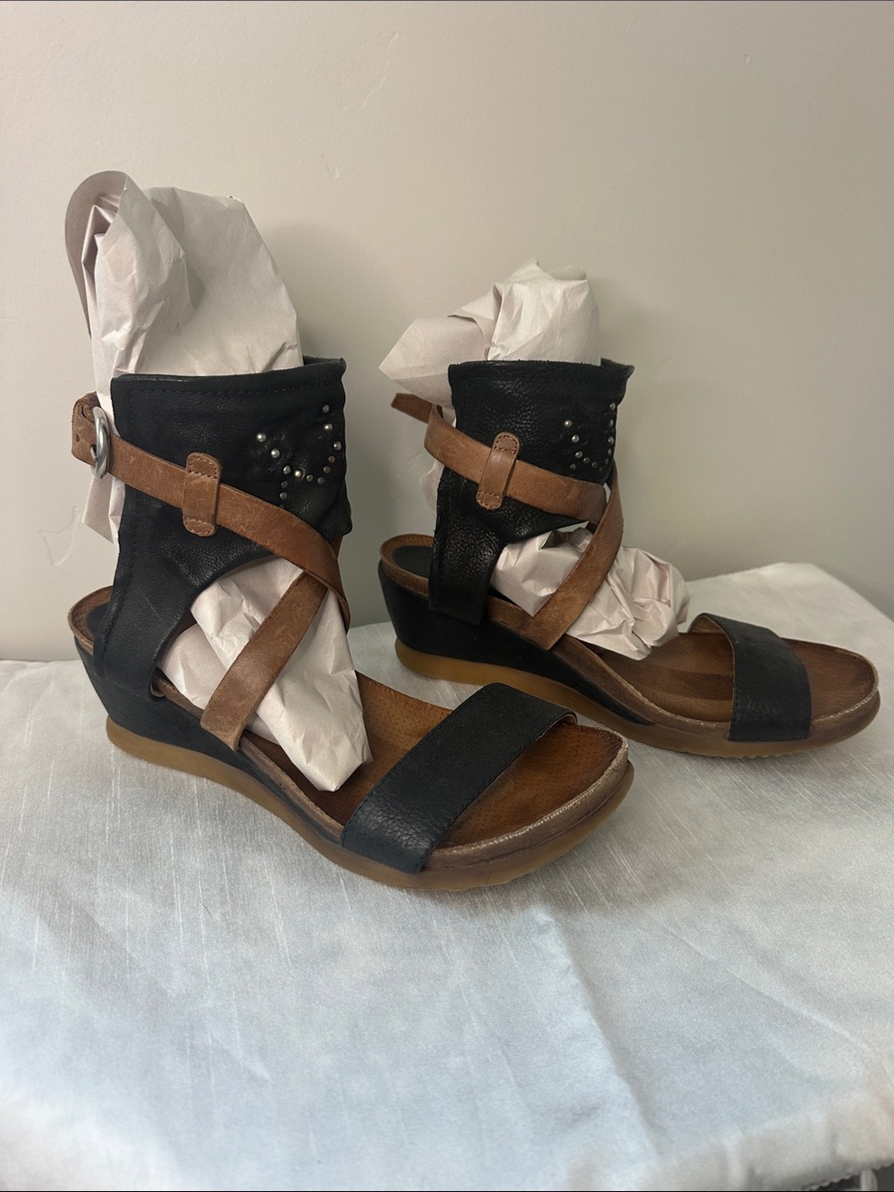 Miz Mooz Leather Strappy Comfortable Sandals 8.5
